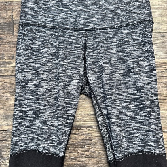 lululemon athletica Gray Leggings with Wide Waistband and Capri Length - Picture 2 of 6